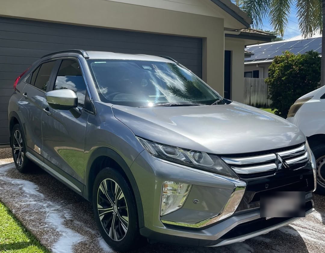 Machine polished SUV finished in a Townsville driveway